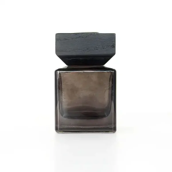 Bottiglia con diffusore a lamella in vetro quadrato nero da 100 ml con tappo a vite in legno - immagine 3