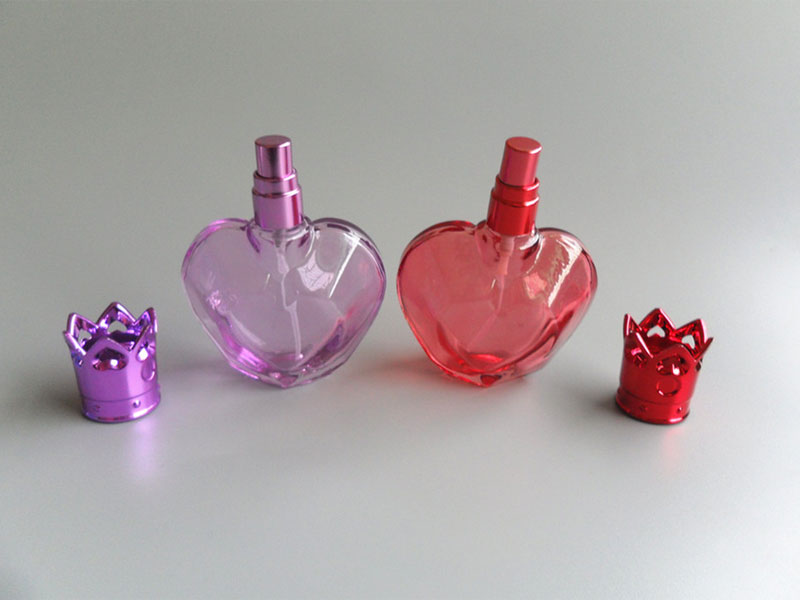 Botella de perfume en forma de corazón