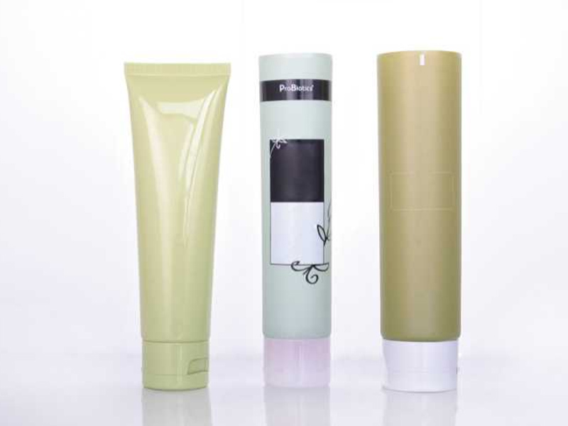 Tube cosmétique en plastique