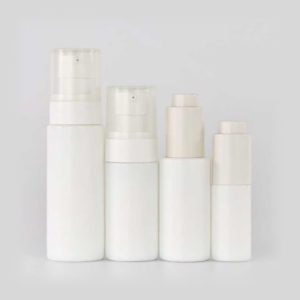 Flacone universale in vetro a spalla piatta bianco opale con contagocce o pompa spray