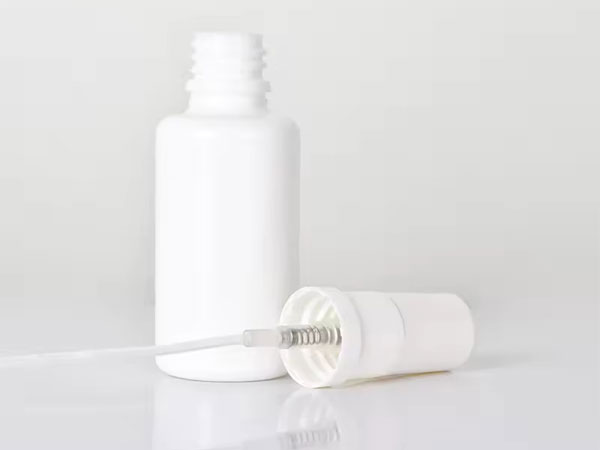 Opal White Glass Bottles with Spray Pump