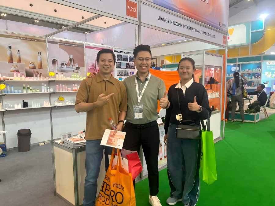 Uzone Communicates with Customers at COSMOBEAUTE INDONESIA 2025 Exhibition