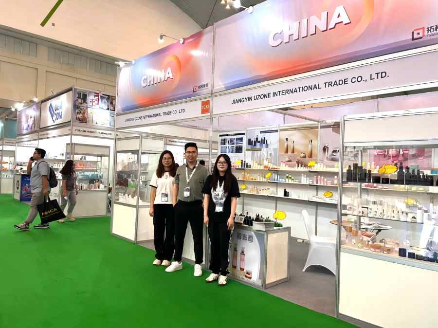 Uzone Receives Customers at COSMOBEAUTE INDONESIA 2025 Exhibition